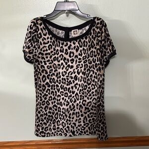 Anne Klein size small polyester cheetah print top with button back detail.